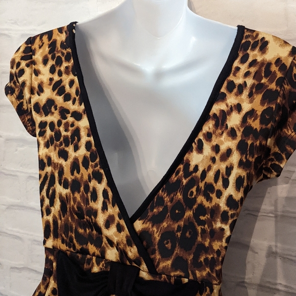 Monteau Leopard print peplum top - Picture 6 of 7